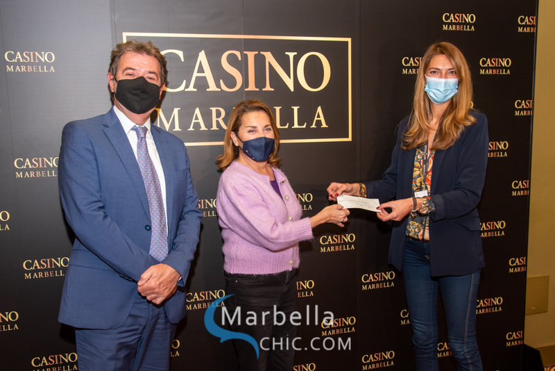 Casino Marbella entrega 6500 euros a familias desfavorecidas